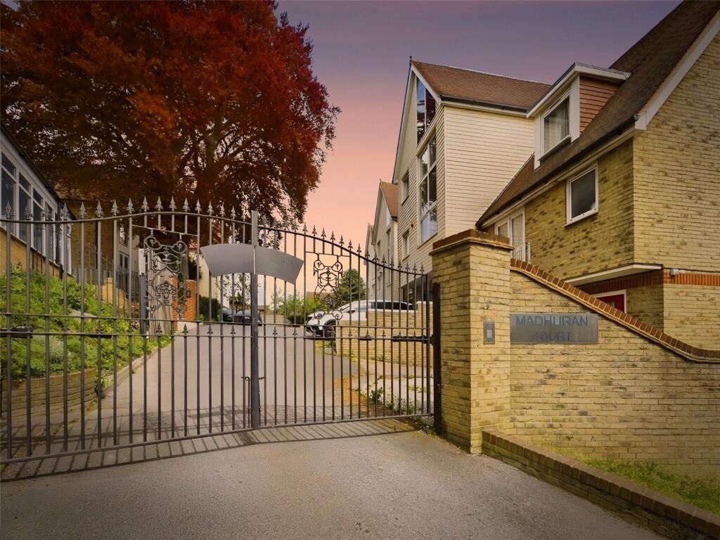 Main image of property: London Road, Rochester, Kent, ME2