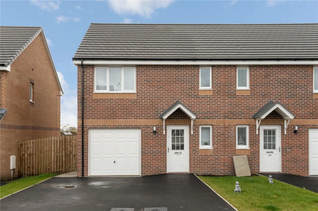 3 bedroom semidetached house for sale in Twister Crescent, Stonehouse