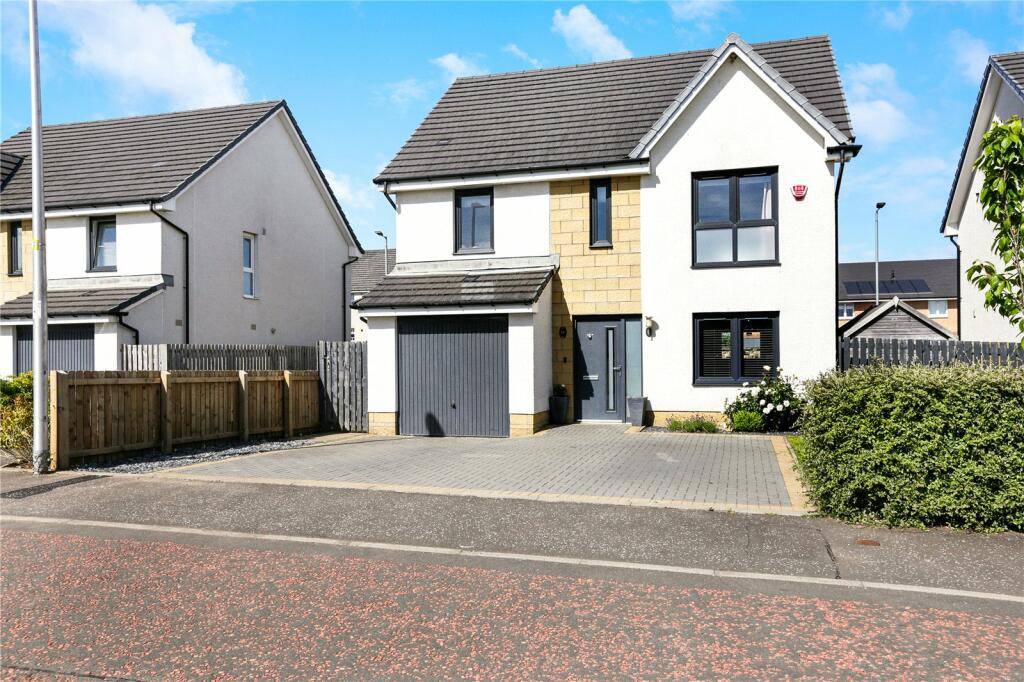 4 bedroom detached house for sale in Buttercup Crescent, Ferniegair