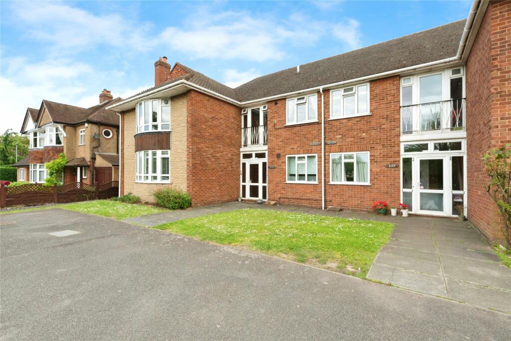 Main image of property: Hook Road, Chessington, KT9