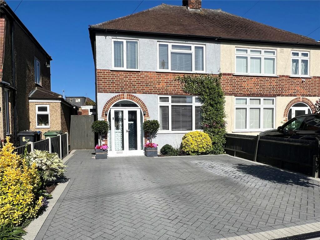 3 bedroom semidetached house for sale in Beechcroft Road, Chessington, KT9
