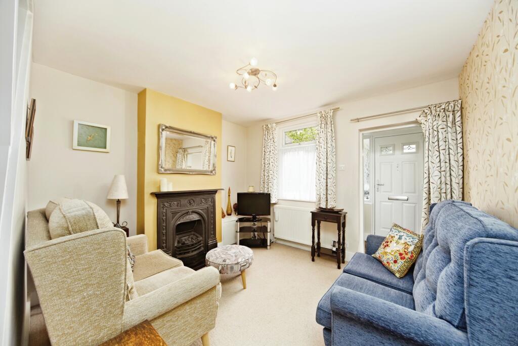 2 bedroom terraced house for sale in Chelsham Road, South Croydon