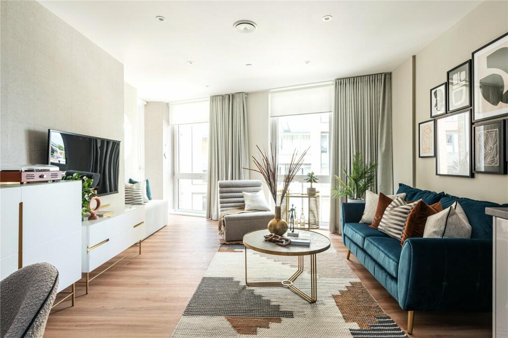 Additional property image - Cherry Orchard Road, Croydon, CR0