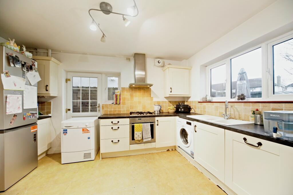Additional property image - Layton Crescent, Croydon, CR0