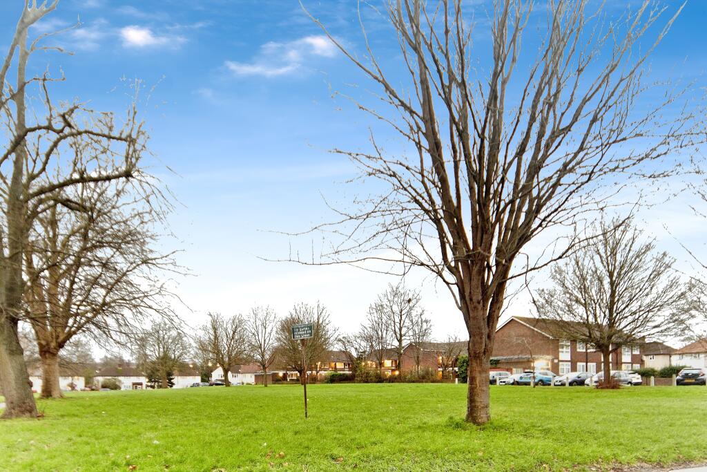 Additional property image - Layton Crescent, Croydon, CR0