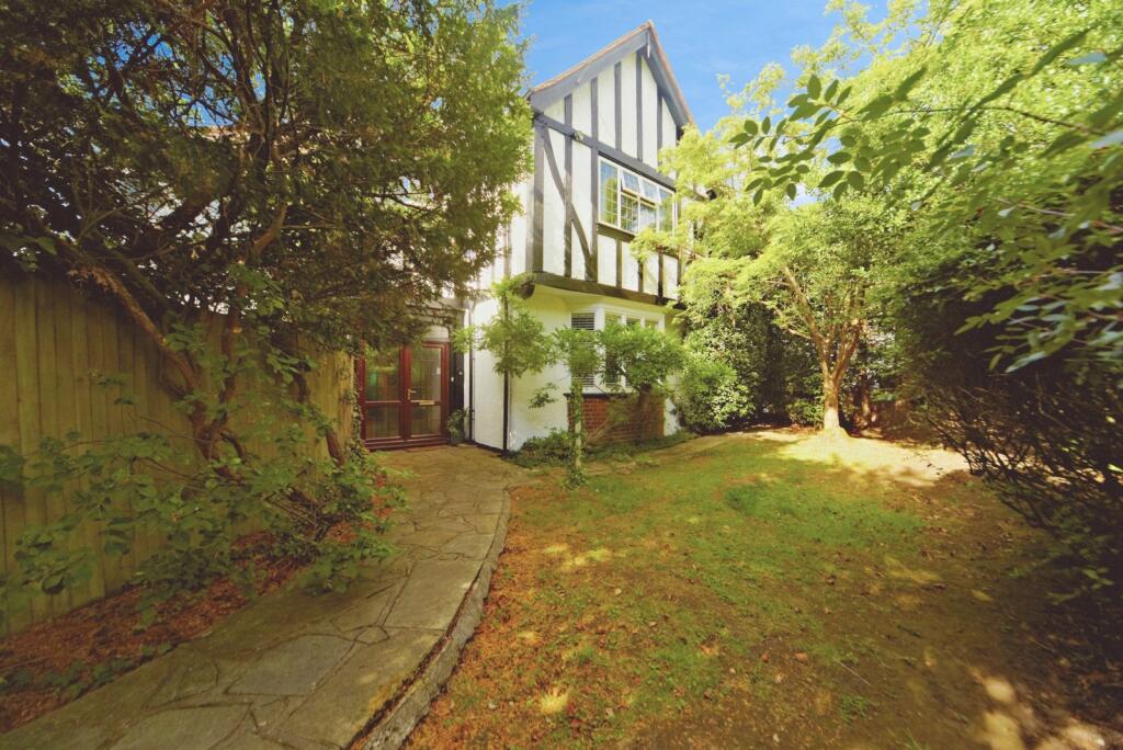 Main image of property: Whitgift Avenue, SOUTH CROYDON, Surrey, CR2