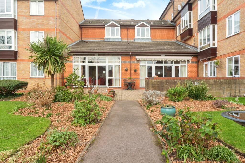 1 bedroom flat for sale in Thicket Road, Sutton, SM1