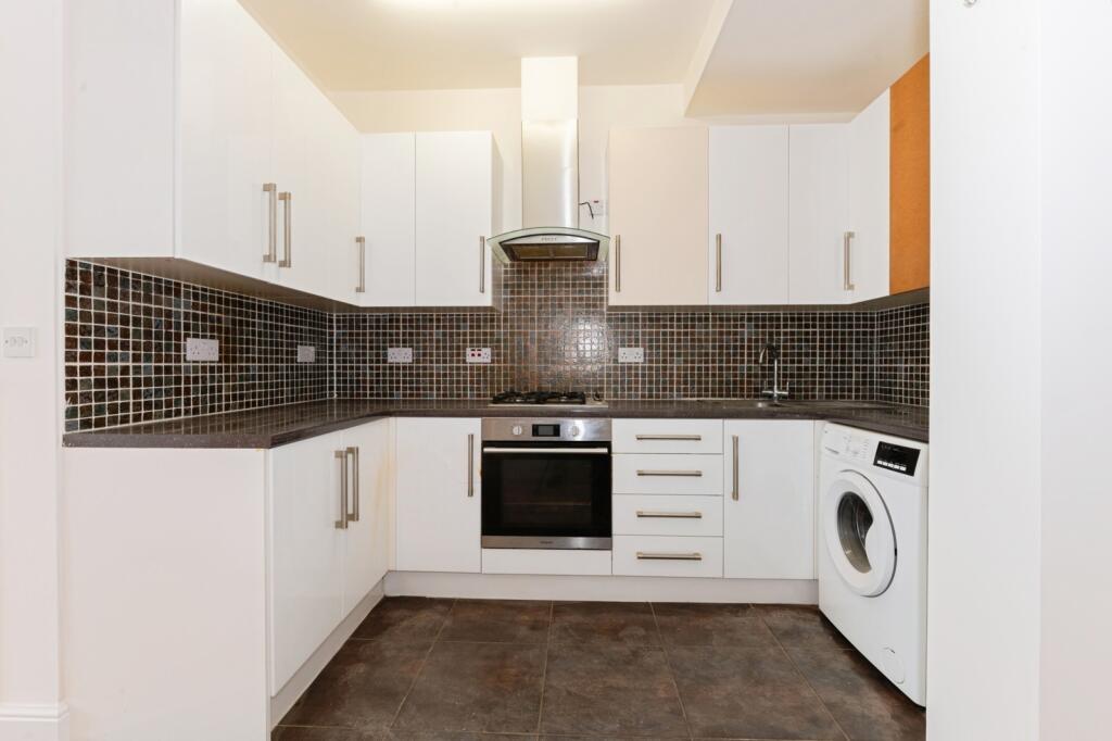 2 bedroom maisonette