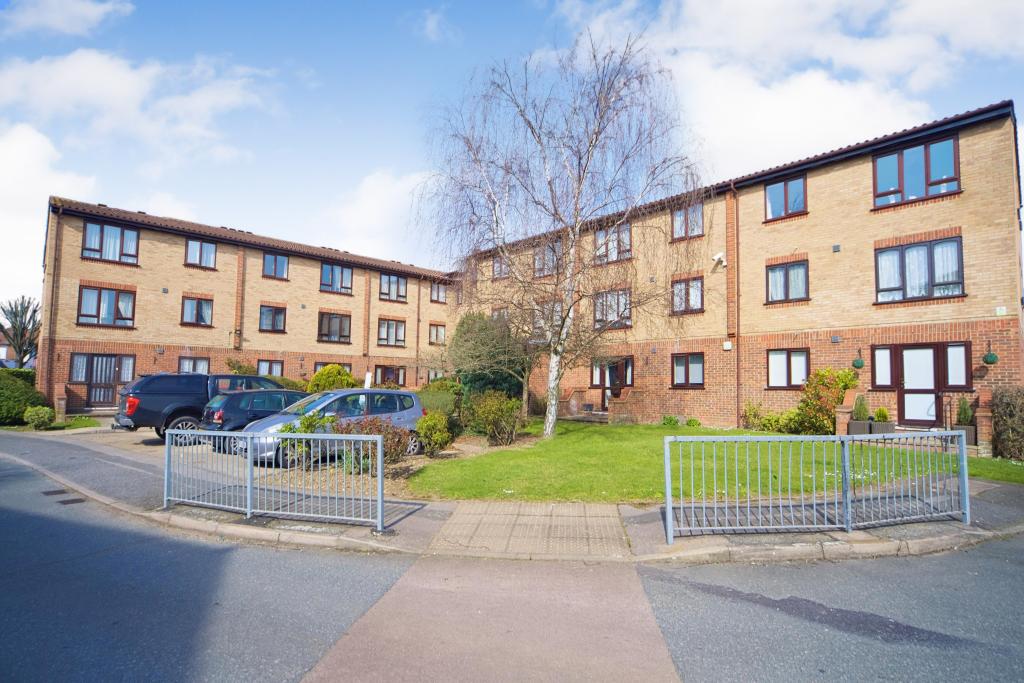 1 bedroom flat for sale in Churchill Court, Ainsley Close, London, N9