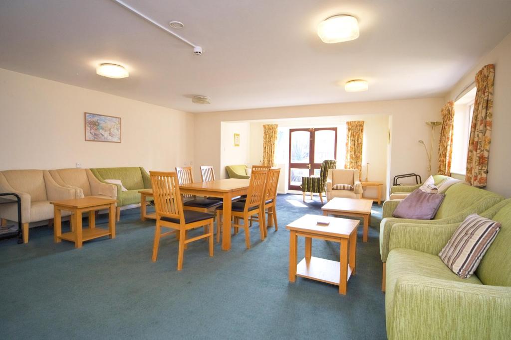 1 bedroom flat for sale in Churchill Court, Ainsley Close, London, N9