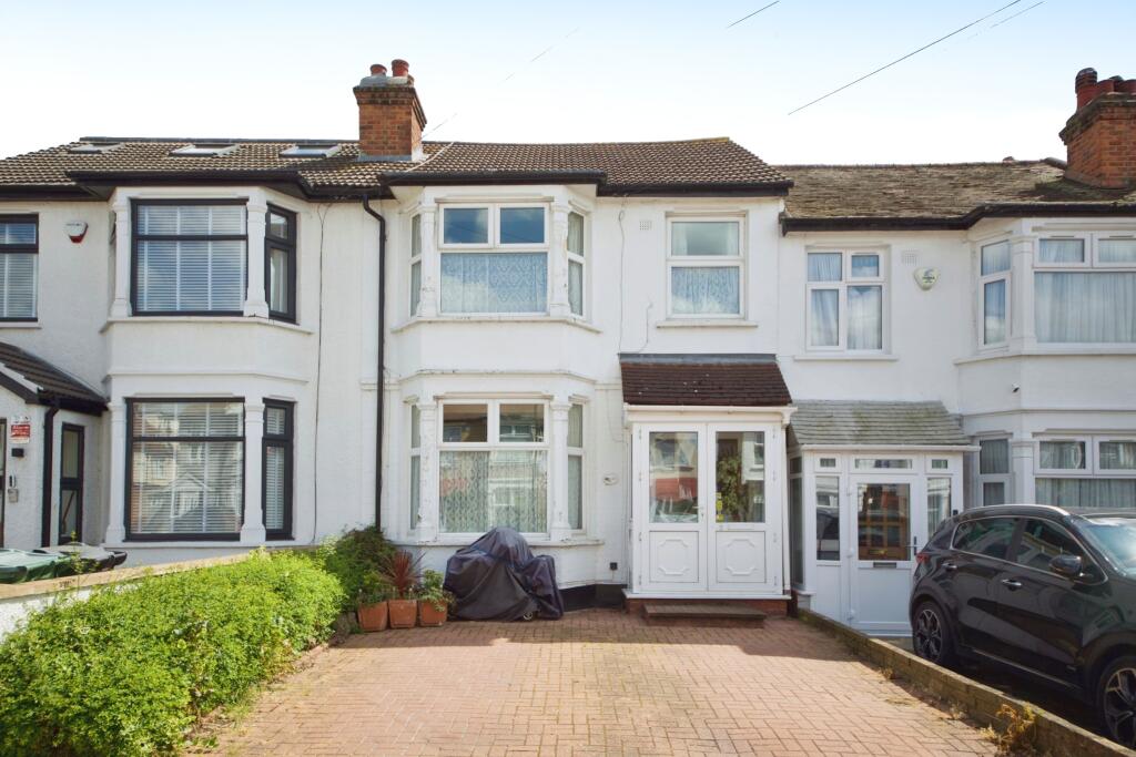 3 bedroom terraced house for sale in Middleton Avenue, London, E4