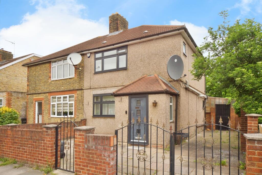 Main image of property: Northern Avenue, London, N9