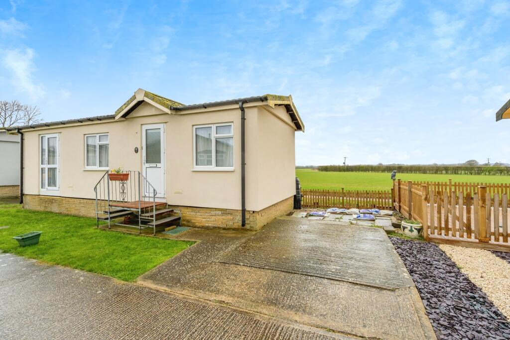 1 bedroom bungalow for sale in The Marigolds, Shripney Road, Bognor