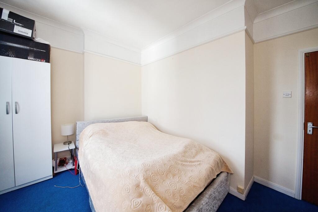 1 bedroom flat for sale in Fairlop Road, Leytonstone, E11