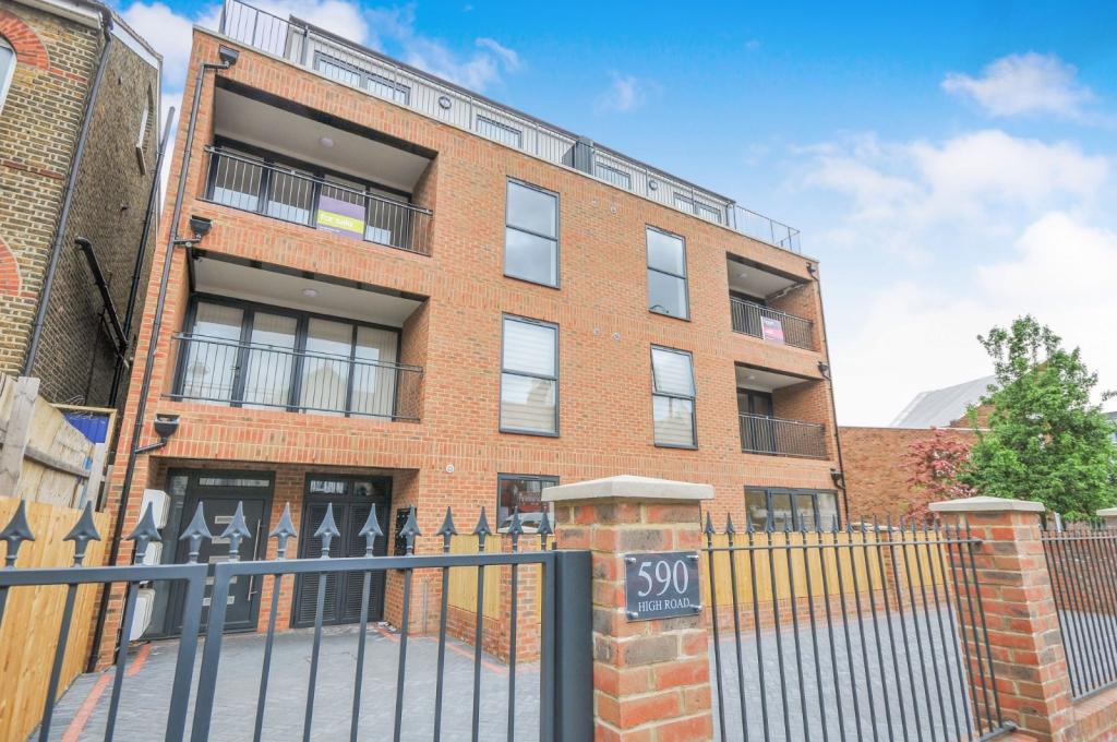3 bedroom flat for sale in High Road Leytonstone, Leytonstone, London, E11