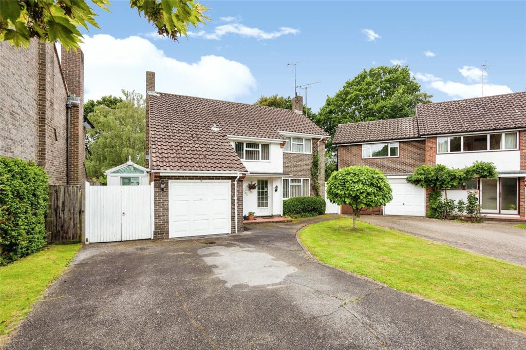 4 bedroom detached house for sale in Orde Close, Pound Hill, Crawley