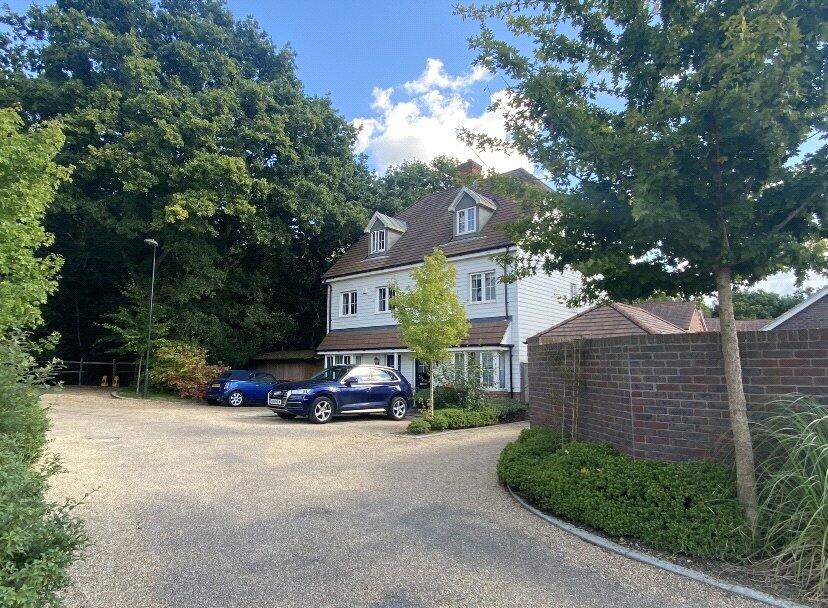 3 bedroom semidetached house for sale in Leafield Close, Crawley, West