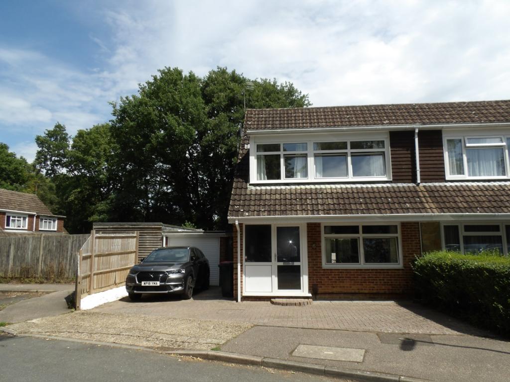 3 bedroom semidetached house for sale in Lundy Close, Broadfield, West