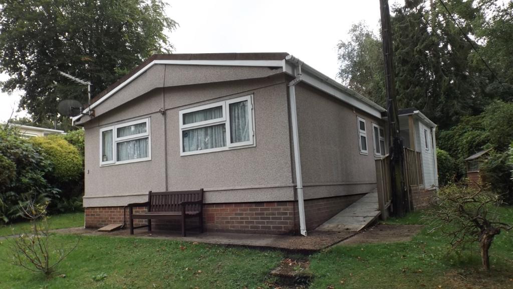 2 bedroom mobile home for sale in Robin Row, Turners Hill Park, Turners