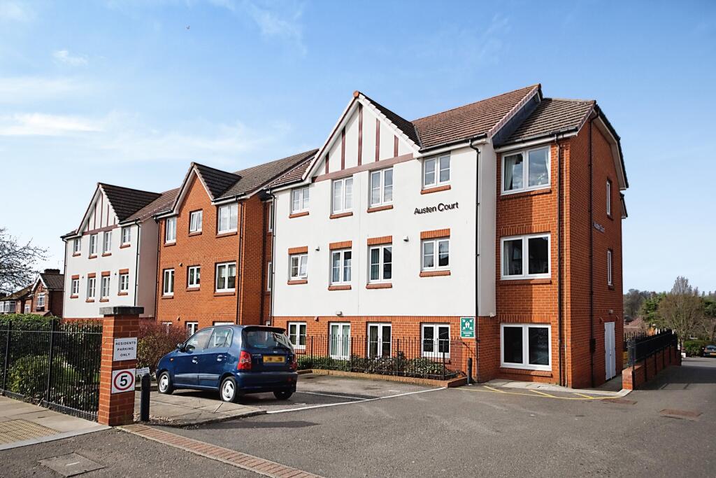 Main image of property: Winchmore Hill Road, London, N21