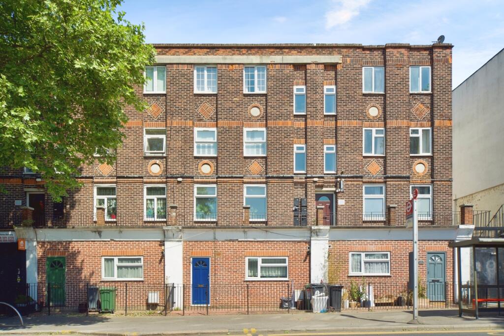 Main image of property: Wood Street, London, E17
