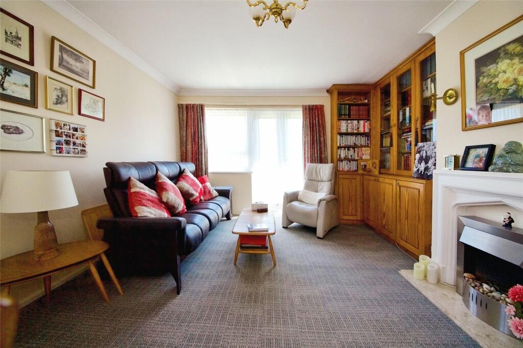 2 bedroom flat for sale in Brading Crescent, Wanstead, London, E11