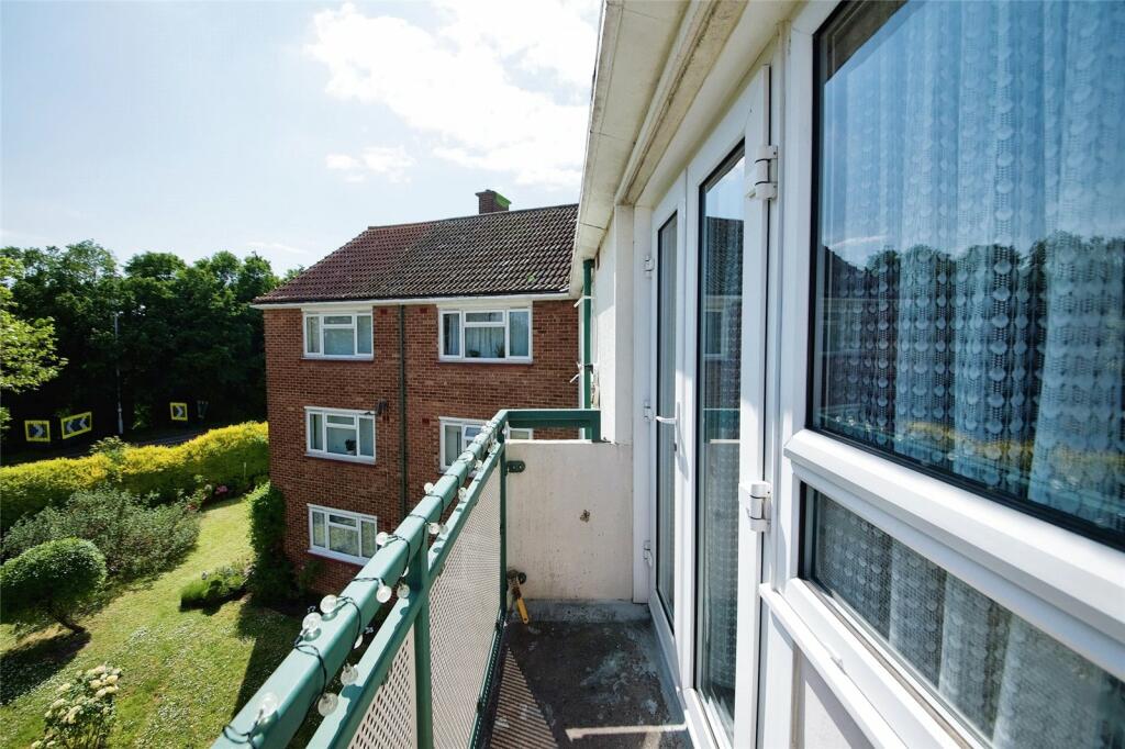 2 bedroom flat for sale in Brading Crescent, Wanstead, London, E11