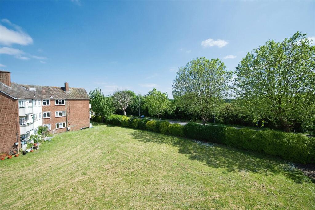 2 bedroom flat for sale in Brading Crescent, Wanstead, London, E11