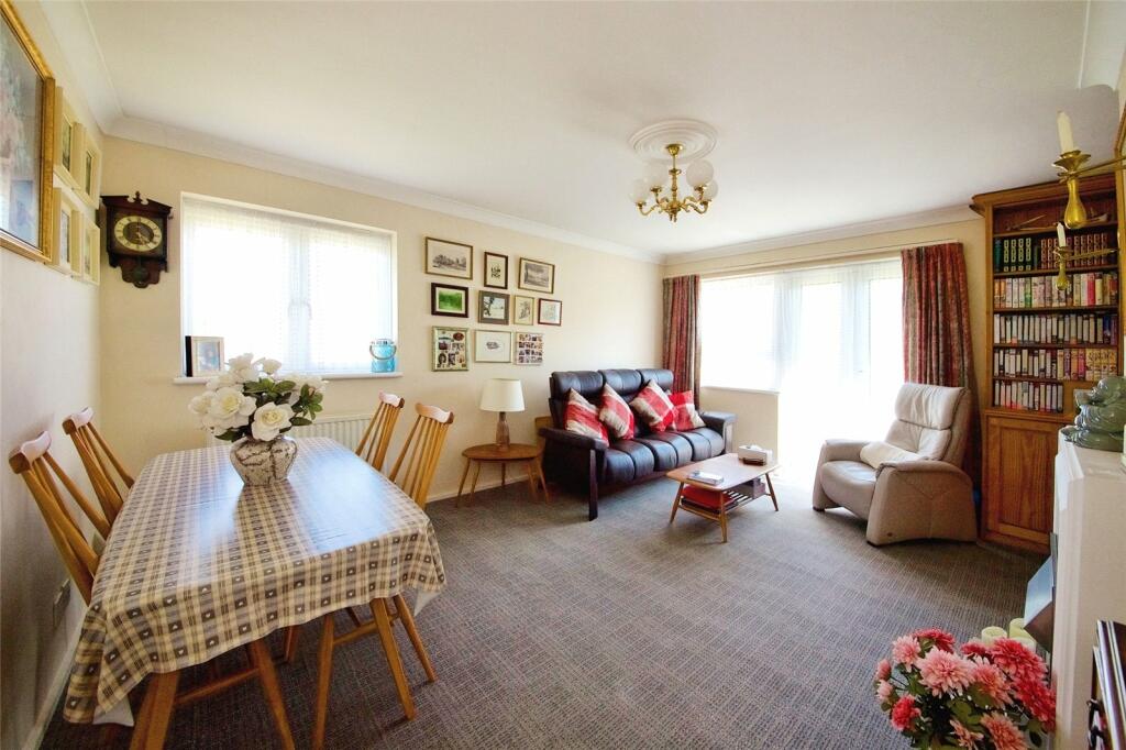2 bedroom flat for sale in Brading Crescent, Wanstead, London, E11