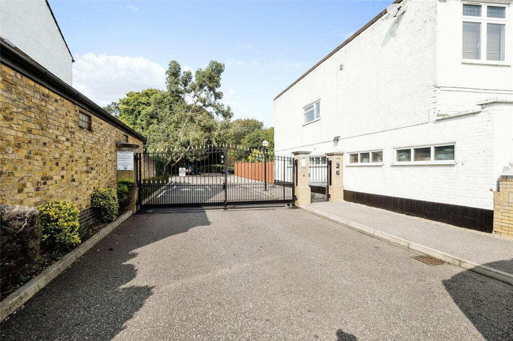 2 bedroom flat for sale in Belgrave Heights, Belgrave Road, Wanstead, E11