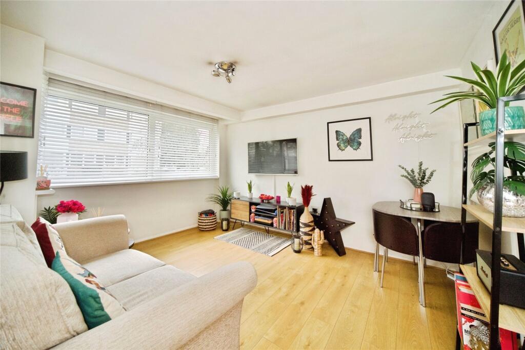 Main image of property: Queenswood Gardens, LONDON, London, E11