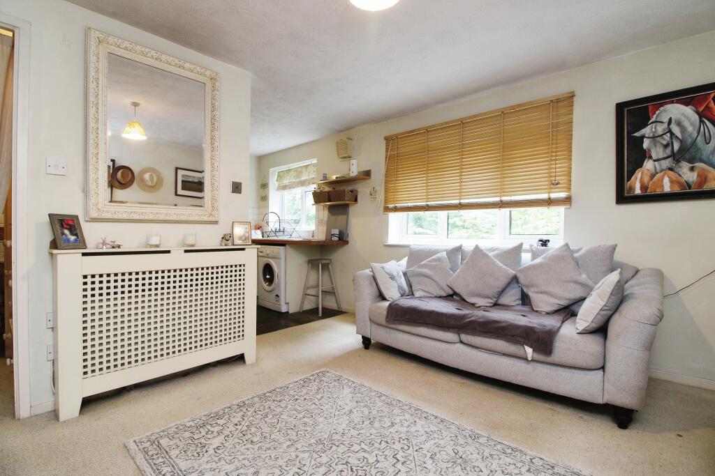 Studio flat for sale in Oakwood Close, Midhurst, West Sussex, GU29