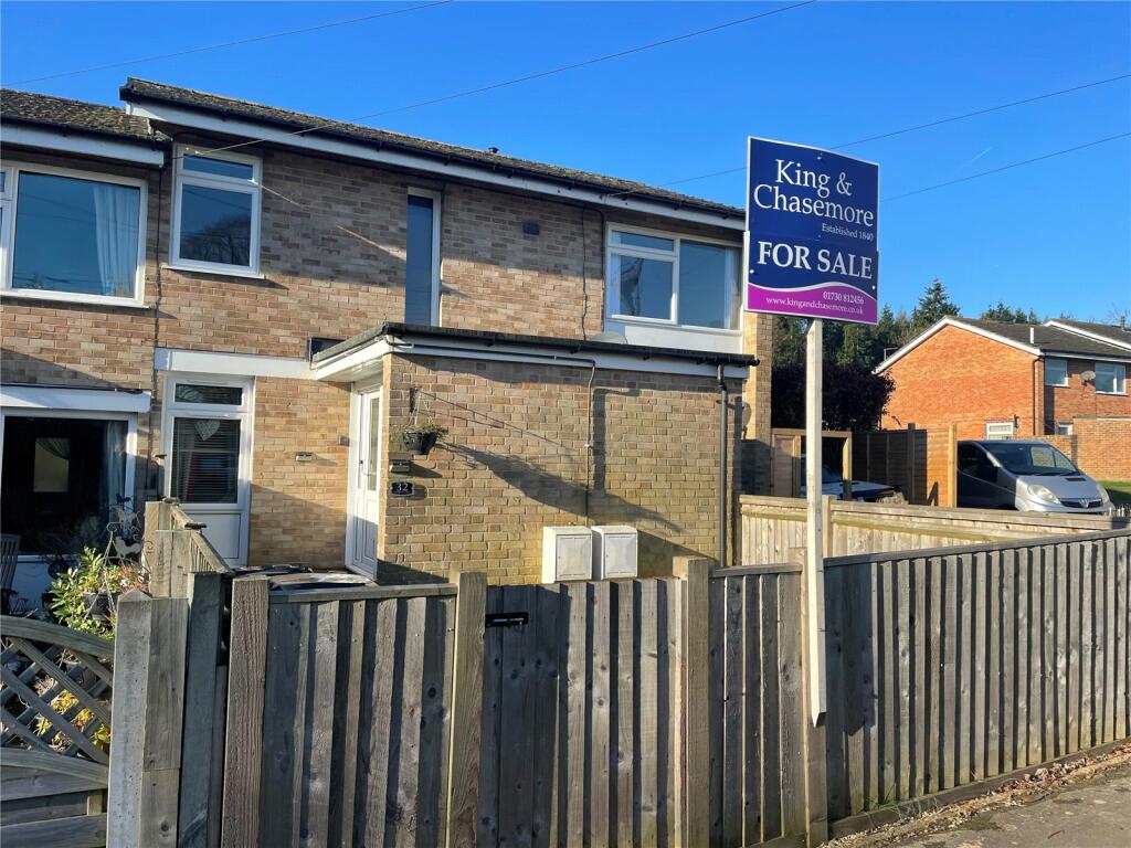 2 bedroom flat for sale in Common View, Stedham, Midhurst, West Sussex, GU29