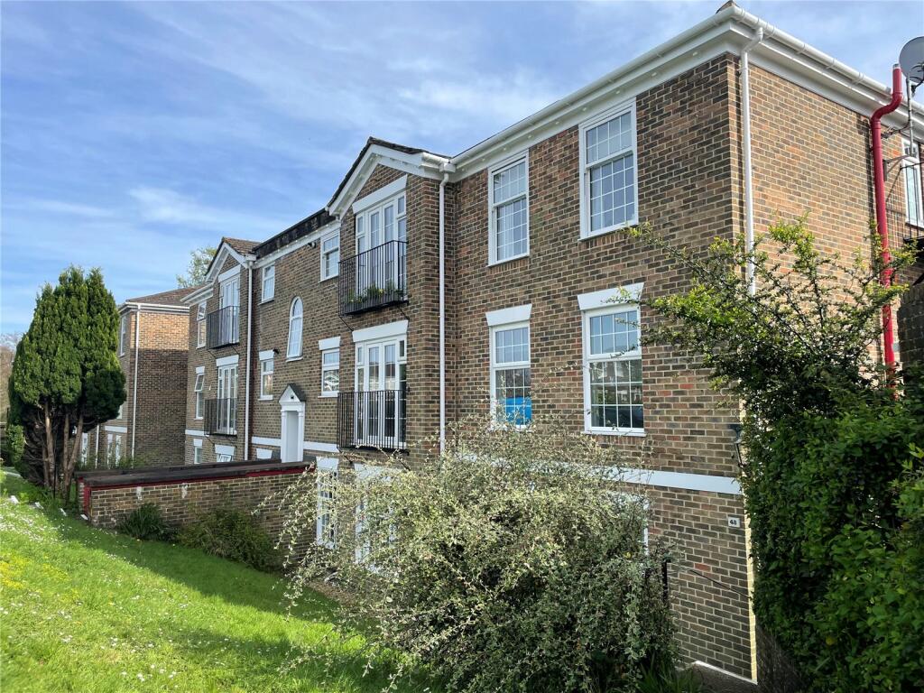 2 bedroom flat for sale in Heathfield Green, Midhurst, West Sussex, GU29