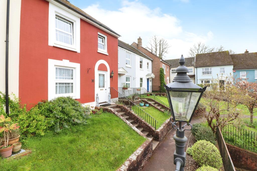 3 bedroom terraced house for sale in Poplar Way, Midhurst, West Sussex
