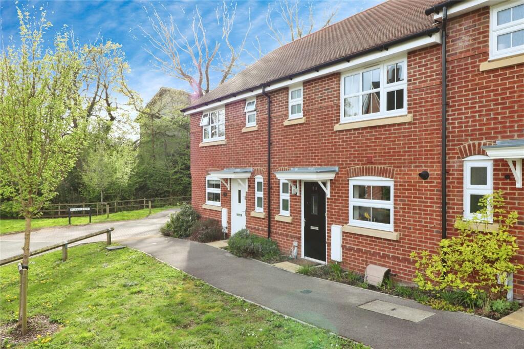 3 bedroom terraced house for sale in Farm Drive, Petersfield, Hampshire