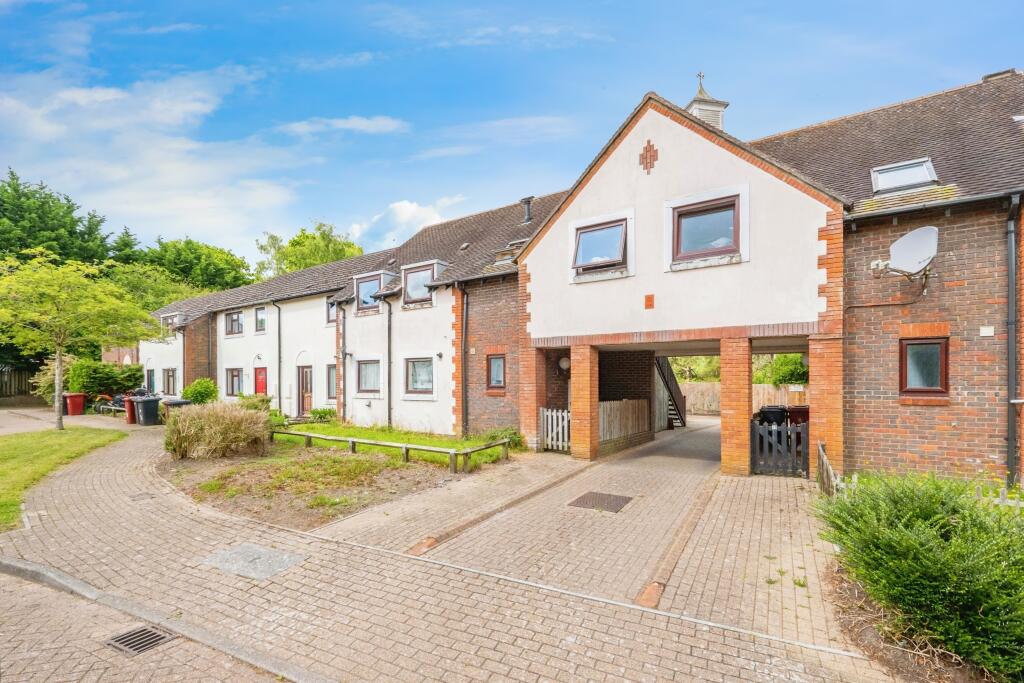 2 bedroom flat for sale in Southdown Close, Midhurst, West Sussex, GU29