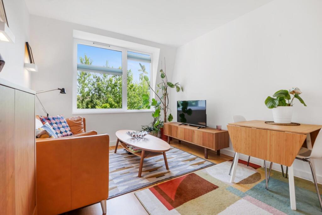 Main image of property: Oak Grove, London, NW2
