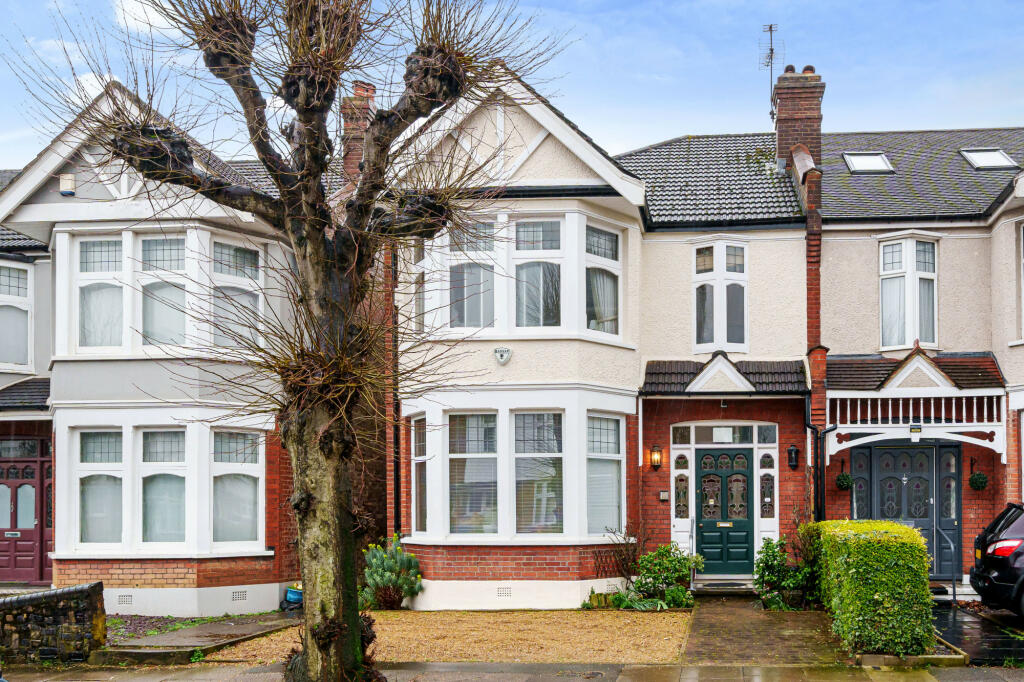 4 bedroom semidetached house for sale in Pollard Road, Whetstone, N20