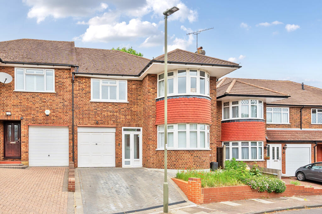 Main image of property: Farnham Close, Whetstone, N20
