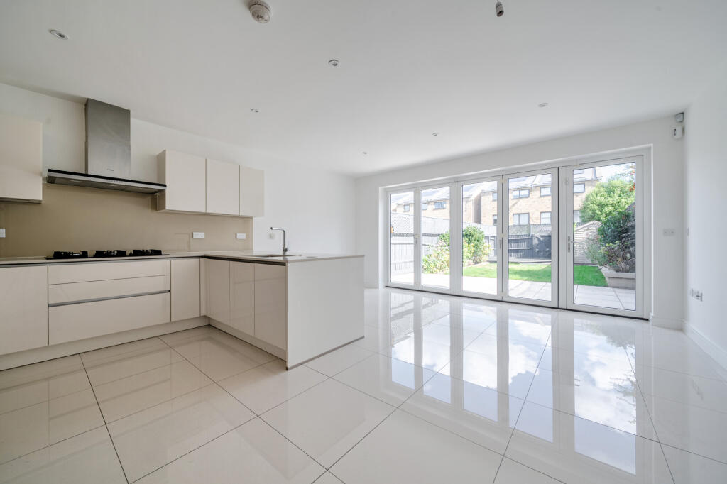 Main image of property: Well Grove, Whetstone, N20