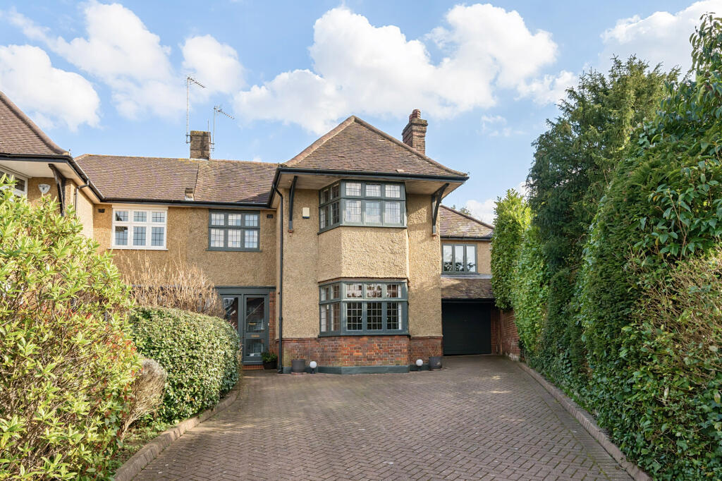 Main image of property: Buckingham Avenue, Whetstone, N20