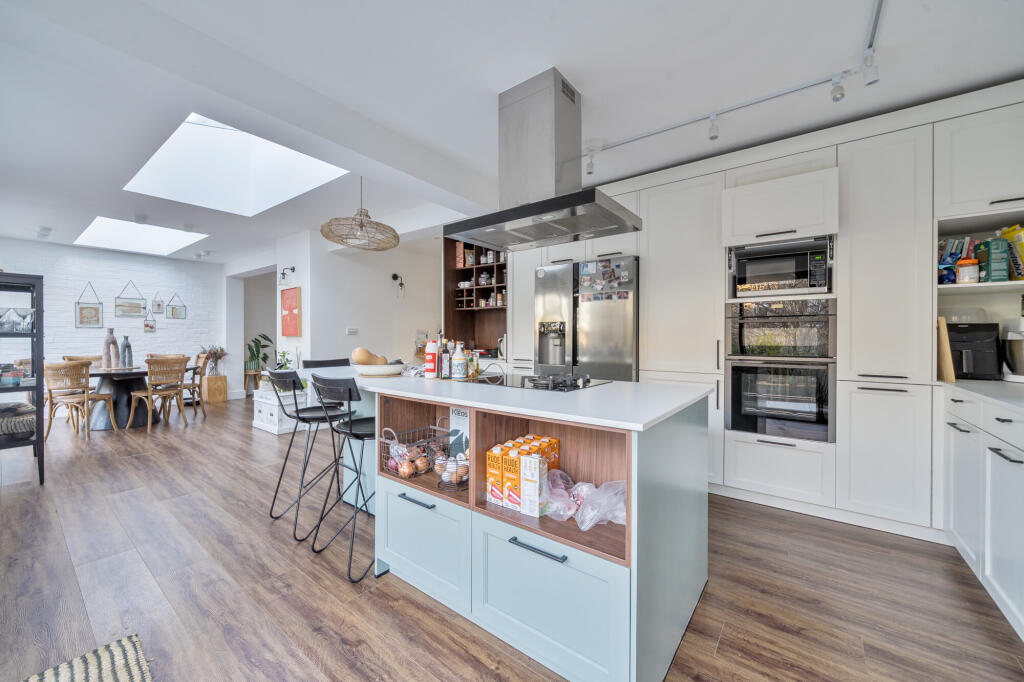 Main image of property: Park Road, High Barnet, EN5