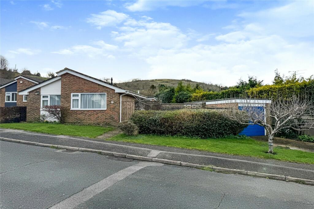 2 bedroom bungalow for sale in Penlands Vale, Steyning, West Sussex, BN44