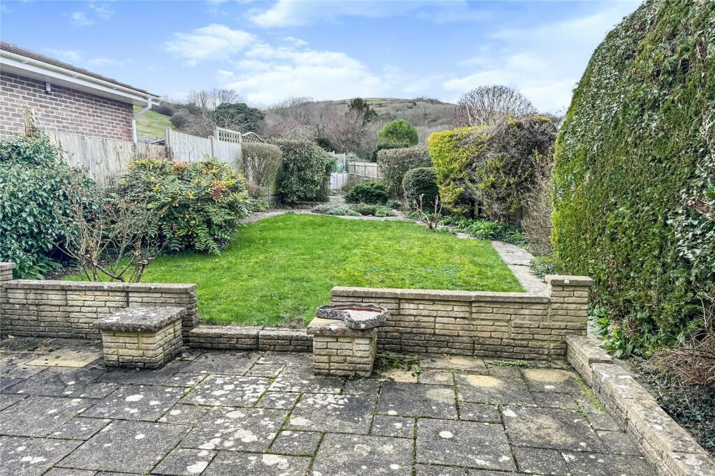 2 bedroom bungalow for sale in Penlands Vale, Steyning, West Sussex, BN44