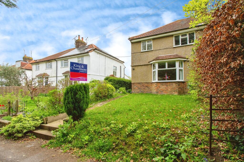 3 bedroom semidetached house for sale in Highland Croft, Steyning