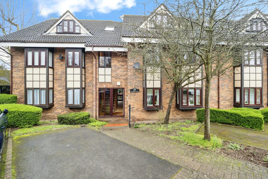 2 bedroom flat for sale in Connaught Court, Hills Road, Buckhurst Hill