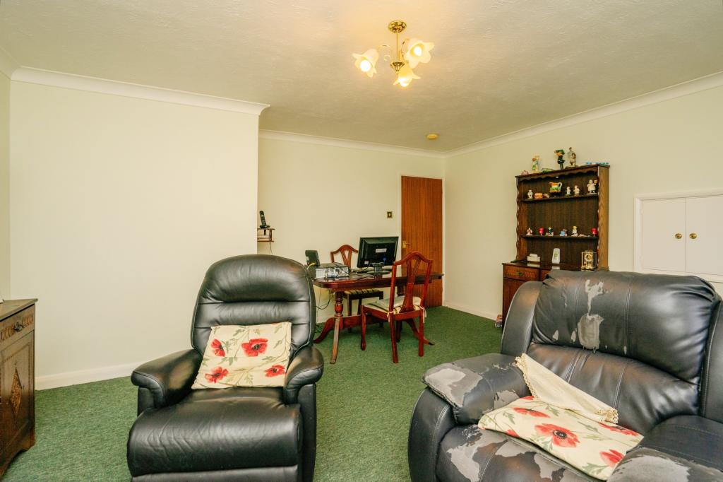 2 bedroom flat for sale in Hillfield Road, Selsey, Chichester, PO20