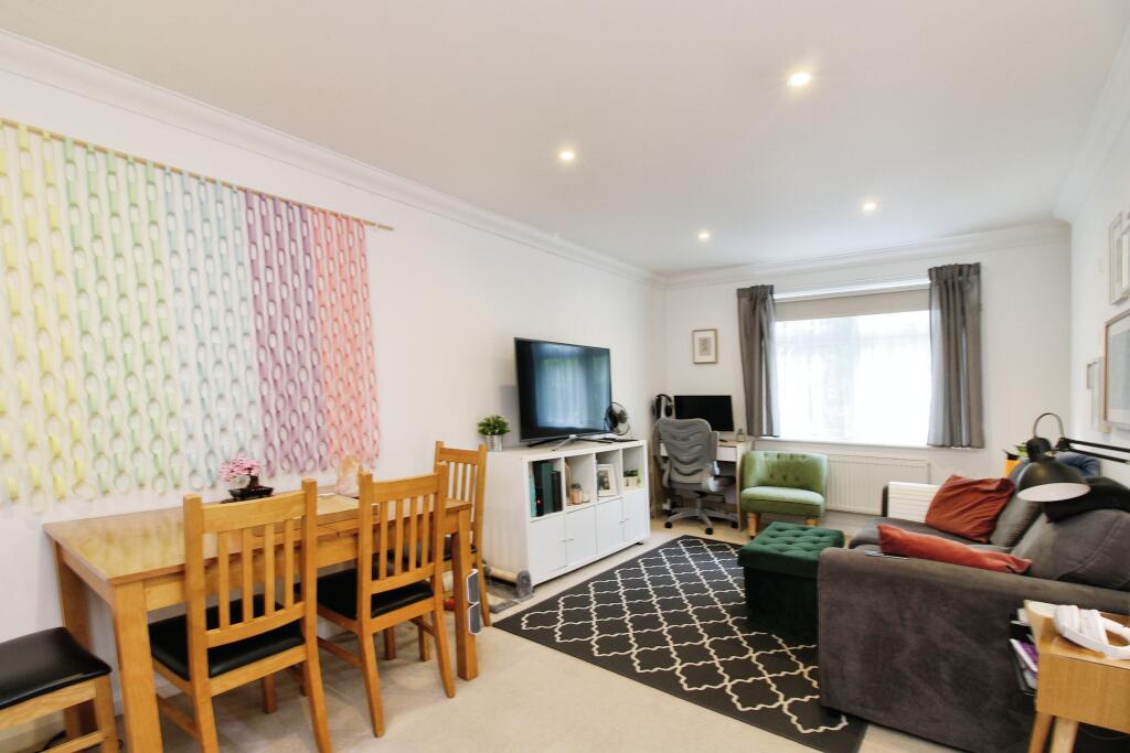 2 bedroom flat for sale in Lavant Road, Chichester, West Sussex, PO19