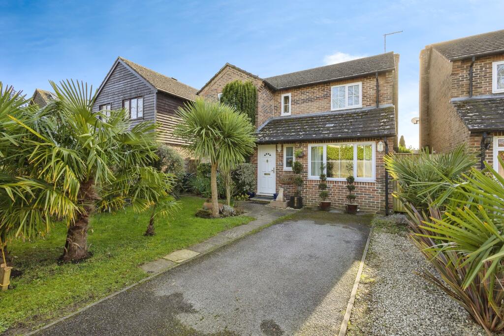 4 bedroom detached house for sale in Jerrard Road, Tangmere, Chichester